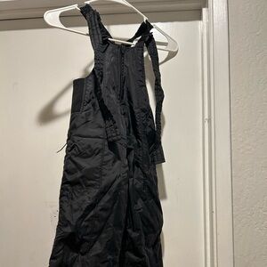 Universal snowbib size 6